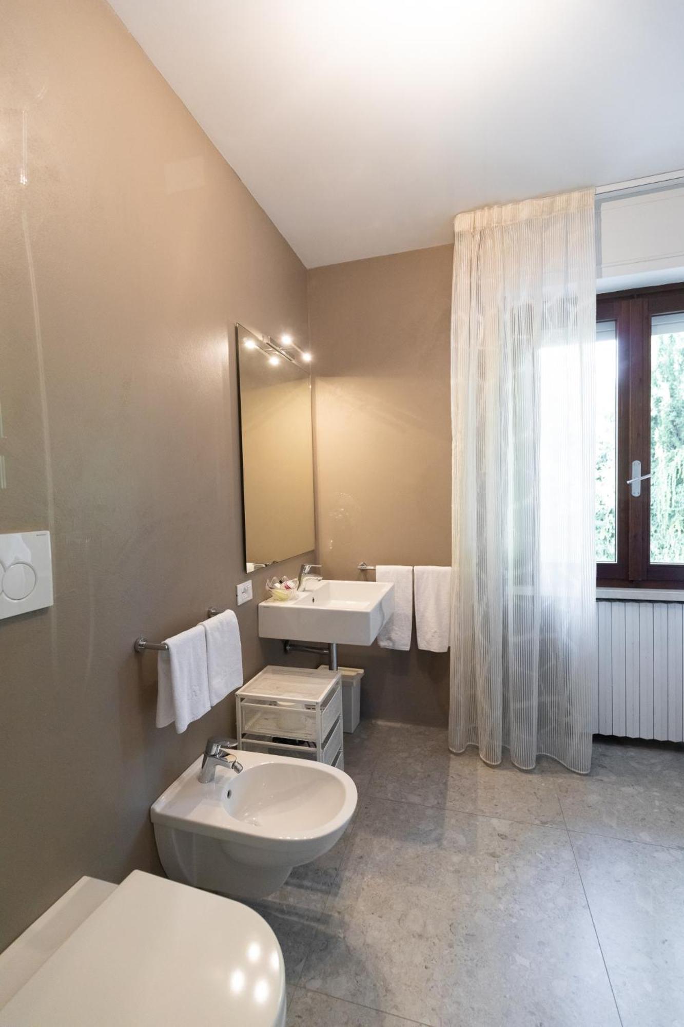 Hotel Villa Maria Sirmione Bagian luar foto